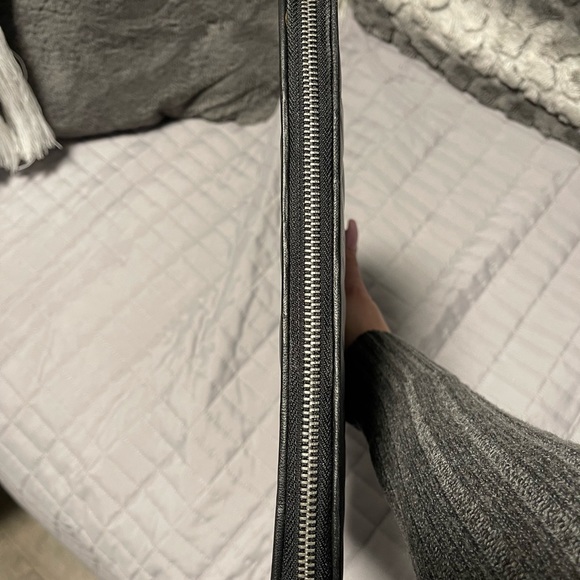 Danier Leather Black Ipad Carrier - Picture 3 of 7